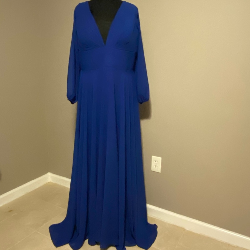 👰‍♀️NWOT Beautiful Vnaix royal blue wedding dress size 18